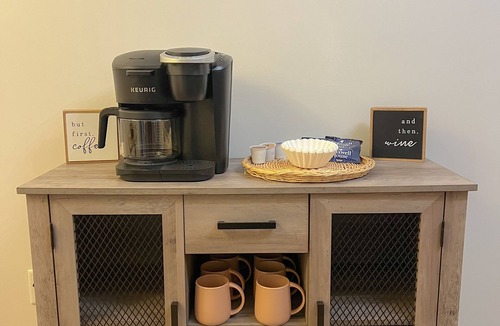 Dry Ridge Apartment | Olive Tree Oasis - 10 Minutes to the Ark!