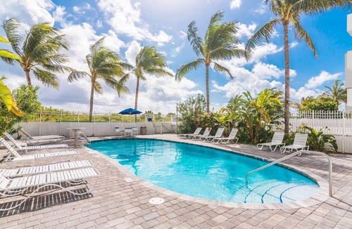South of Fifth Condo | On Beach, 3rd/Ocean, Pool, FreeAccess to Esteban's
