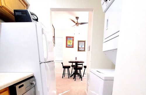 Edgehill Apartment | On Music Row, A Mile from Downtown, Close to Belmont and Vanderbilt and Everything Else!