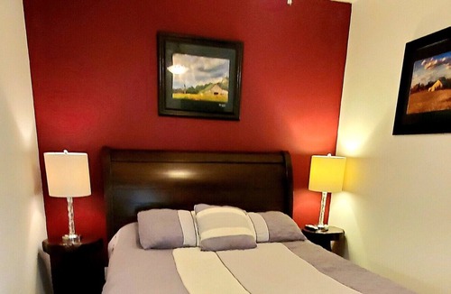 Edgehill Apartment | On Music Row, A Mile from Downtown, Close to Belmont and Vanderbilt and Everything Else!