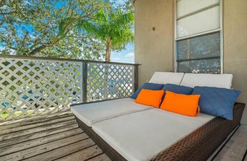 Sebring Apartment | On Sebring CirclePrivate studio apartmentw/balcony