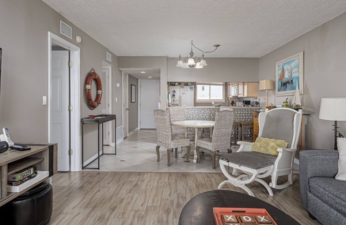 Pensacola Beach Condo | On the Gulf - Steps to the Beautiful White Sand, Emerald Green Water - GW203