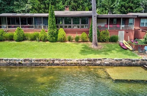 Lakemont House | On The Lake - Main House