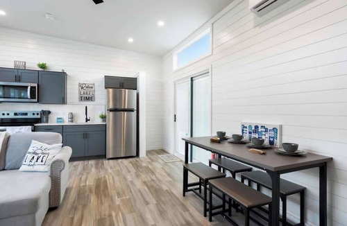 Russell Springs House | On-Water 20 Summary: