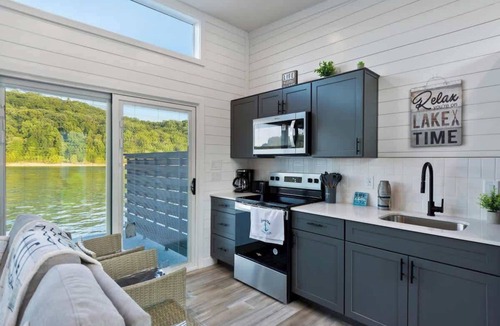 Russell Springs House | On-Water 20 Summary: