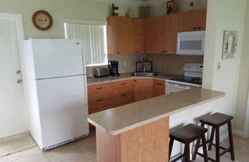 Hillsboro Beach Apartment | One Bedroom Apartment #104