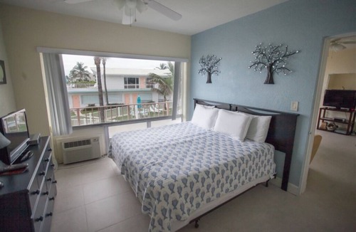Hillsboro Beach Apartment | One Bedroom Apartment #215