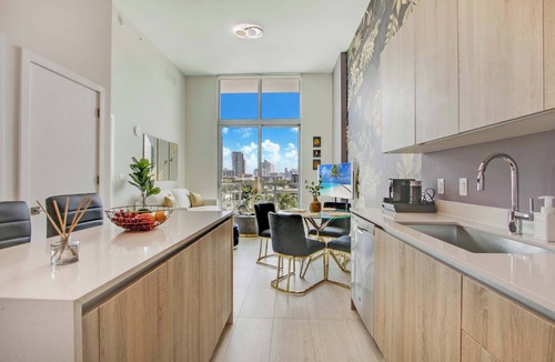 Northeast Miami Condo | One Bedroom Condo King Bed With City Views