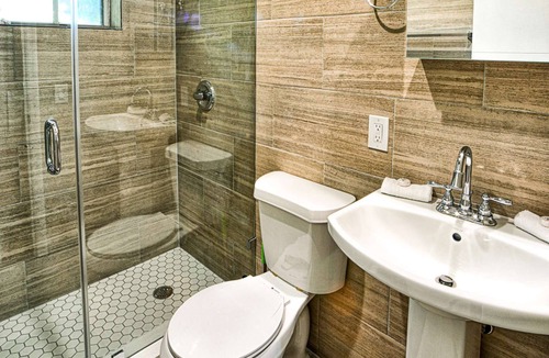 The Roads Condo | ✨One Bedroom plus Free Parking
