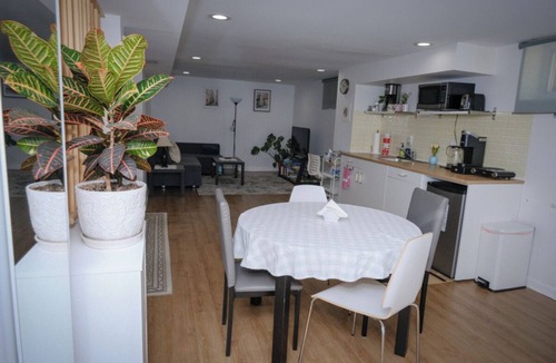 Silver Spring House | One bedroom w Private Entrance close to DC