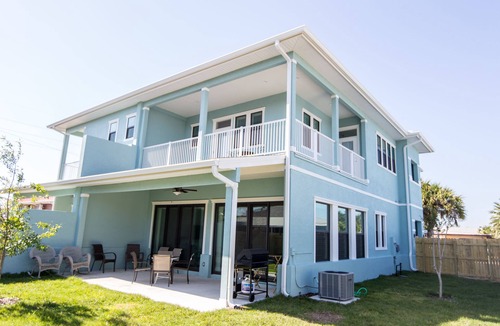 Port Canaveral House | One block to beach. 3 bdrm/3.5 baths, many beach items, longboard, pickleball