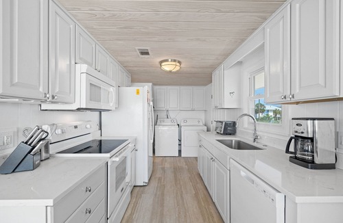 East End House | One More Sunrise: Now offering short stays through the end of 2024! Book Now!