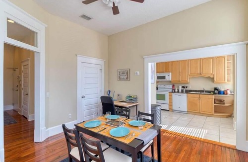 Springfield Apartment | Open & Bright - 5 min drive to TIAA Bank field