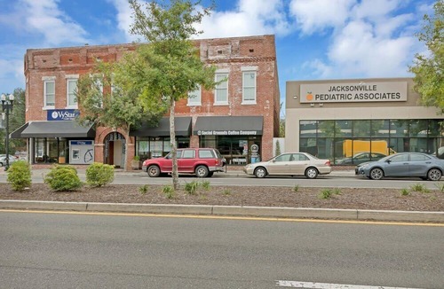 Springfield Apartment | Open & Bright - 5 min drive to TIAA Bank field
