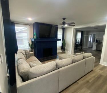 Norwood Apartment | Optimum - Uptown Oasis
