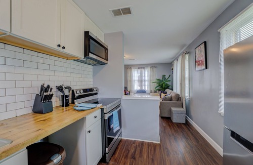 Memphis Apartment | Opulent Comfort with ShellCrestCorp Apt 101
