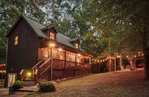 Ellijay Cabin | Orchard House - 4BR/3.5B ✔Hot Tub✔ Pet Friendly✔ Firepit✔ Grill✔ Gameroom✔