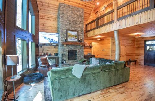 Lansing House | Our Place to Paws 4 Bd Lux Blue Ridge Mnt Cabin