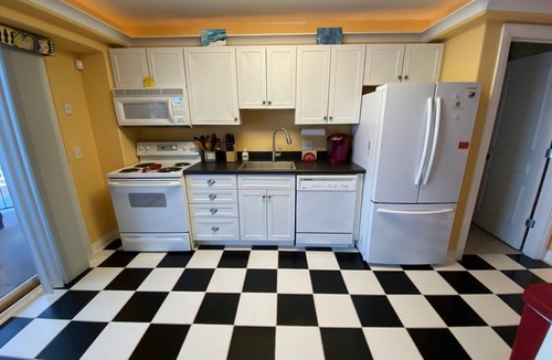 Sandbridge House | Our Sand Castle-Waterfront, Gated Private Pool, Beach, Dock, Kayaks, Fishing!