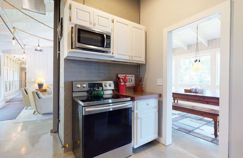 Lakemont House | Outdoor adventure on Lake Rabun with floating, swimming, & kayaking