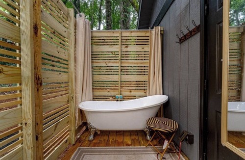 Roswell Cottage | Outdoor Soaking TUB, Lake-front TINY HOME
