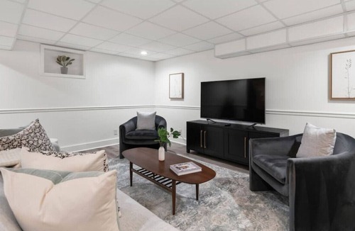 Madison Apartment | Outdoors Space with Nash Access!