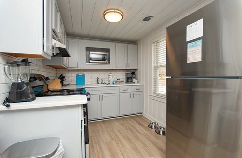 Crescent Beach Condo | Outdrshower*BigDogFriendly*shortwalktobeach