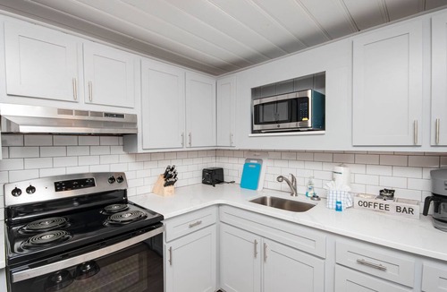 Crescent Beach Condo | Outdrshower*BigDogFriendly*shortwalktobeach