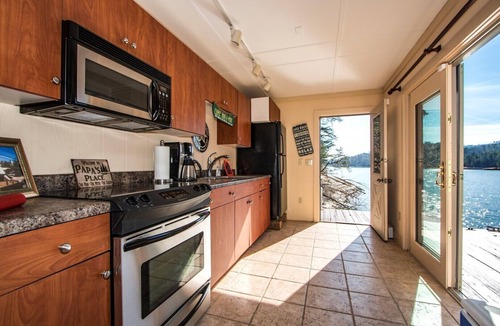 Lake Lure House | Over the Edge - Lakefront, Hot tub, Sleeps 10, Two kayaks