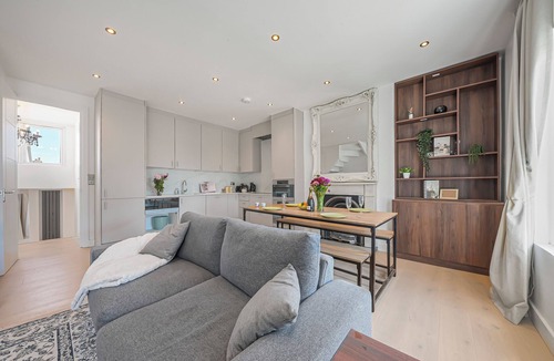 Harrow Road Apartment | Oversize 3Bed 2bath Victorian Penthouse w/AC in Maida Vale