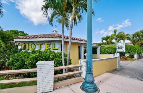 Granada Hotel | OYO Hotel Coral Gables - Miami Airport