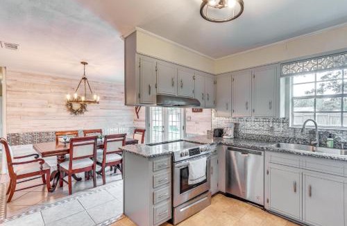 Milton House | Pace Family Home 1 Mi to Beach and Park!