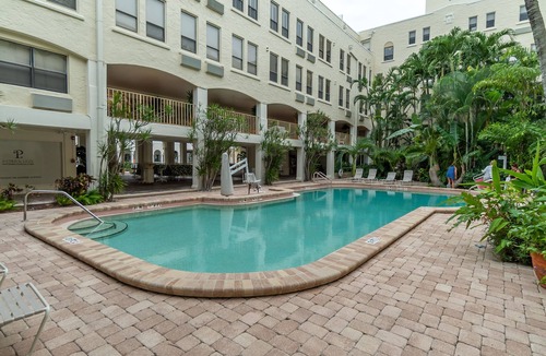 Palm Beach - West Palm Beach Apartment | 🏝Palm Beach Island Condo-Hotel Room Walk to Beach 🏖
