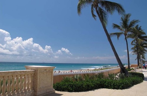 Palm Beach Condo | Palm Beach Island Pool Studio 3 Blocks to Beach!