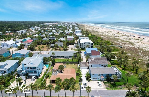 St. Augustine Beach House | Palm Cottage: Cozy 1 Bedroom Beachside Cottage - Dog Friendly
