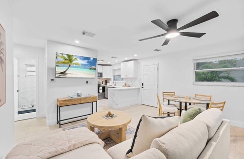 Melaleuca Gardens House | Palm Paradise Oasis S
