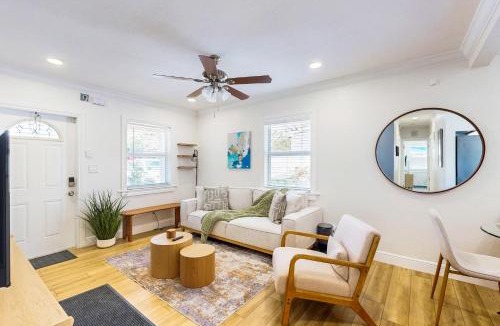 South Middle River House | Palm & Pool Retreat