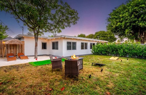 Central Oakland Park House | Palm Vista House – Your Ultimate Work Hard Play Hard South Florida Escape!
