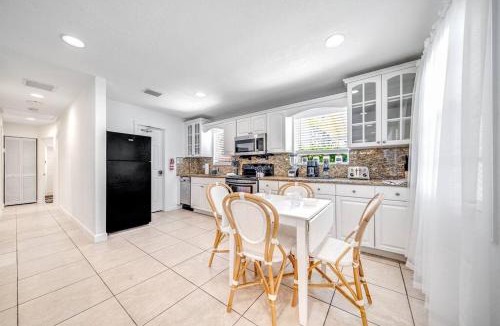 Southwest Apartment | Palm Wave Says - Quietness in Best Location