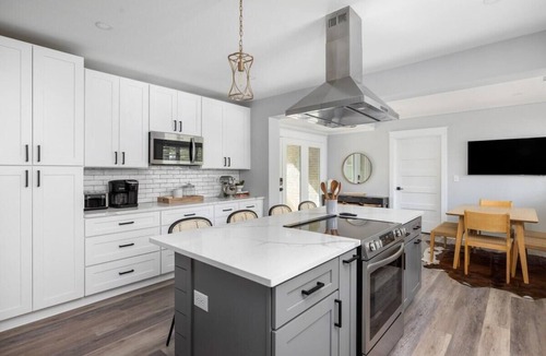 Mount Pleasant House | Palmetto Grove, Walk to Shem Creek, Mins to Dwt