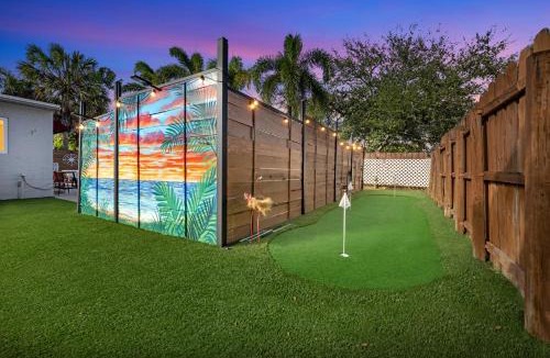 Poinsettia Heights Villa | Palms Retreat! Giant Heated Pool-HotTub-FirePit-5Min2Beach-Pets-EV Chgr