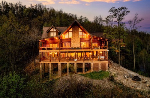 Pittman Center Cabin | PanoViews~SummerSpecials~GmRm~PS5~FirePit~HotTub
