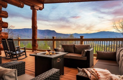 Pittman Center Cabin | PanoViews~SummerSpecials~GmRm~PS5~FirePit~HotTub