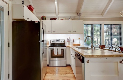 Big Canoe House | Par-Tee on the Lake-Best Location + EV Charging