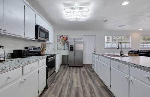 Tallahassee House | Paradise at Tallahassee - 4BR/2Bathrooms