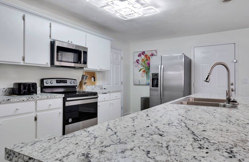 Tallahassee House | Paradise at Tallahassee - 4BR/2Bathrooms