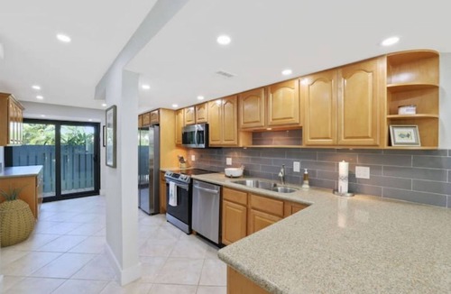 Islamorada House | PARADISE FOUND! 3 BD townhome in BEACHFRONT Executive Bay Club in Islamorada, FL