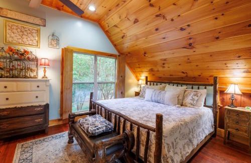Mentone House | Paradise Found - Lookout Mt Edge, Hot Tub & Views