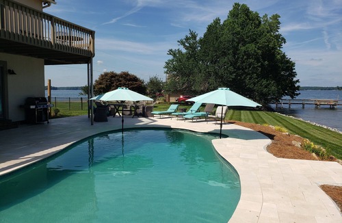 Denver House | Paradise Point , Surrounded by water !