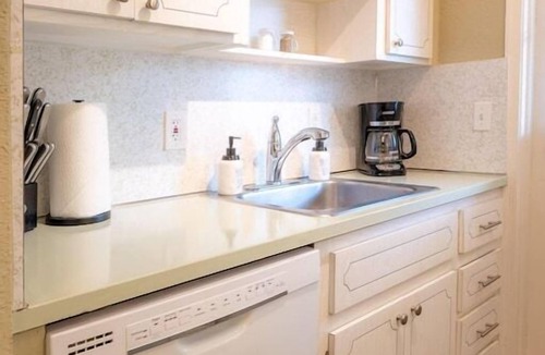 Pompano Beach Apartment | Paradise Shores #3 | 1 block to beach | 1 gig WiFi